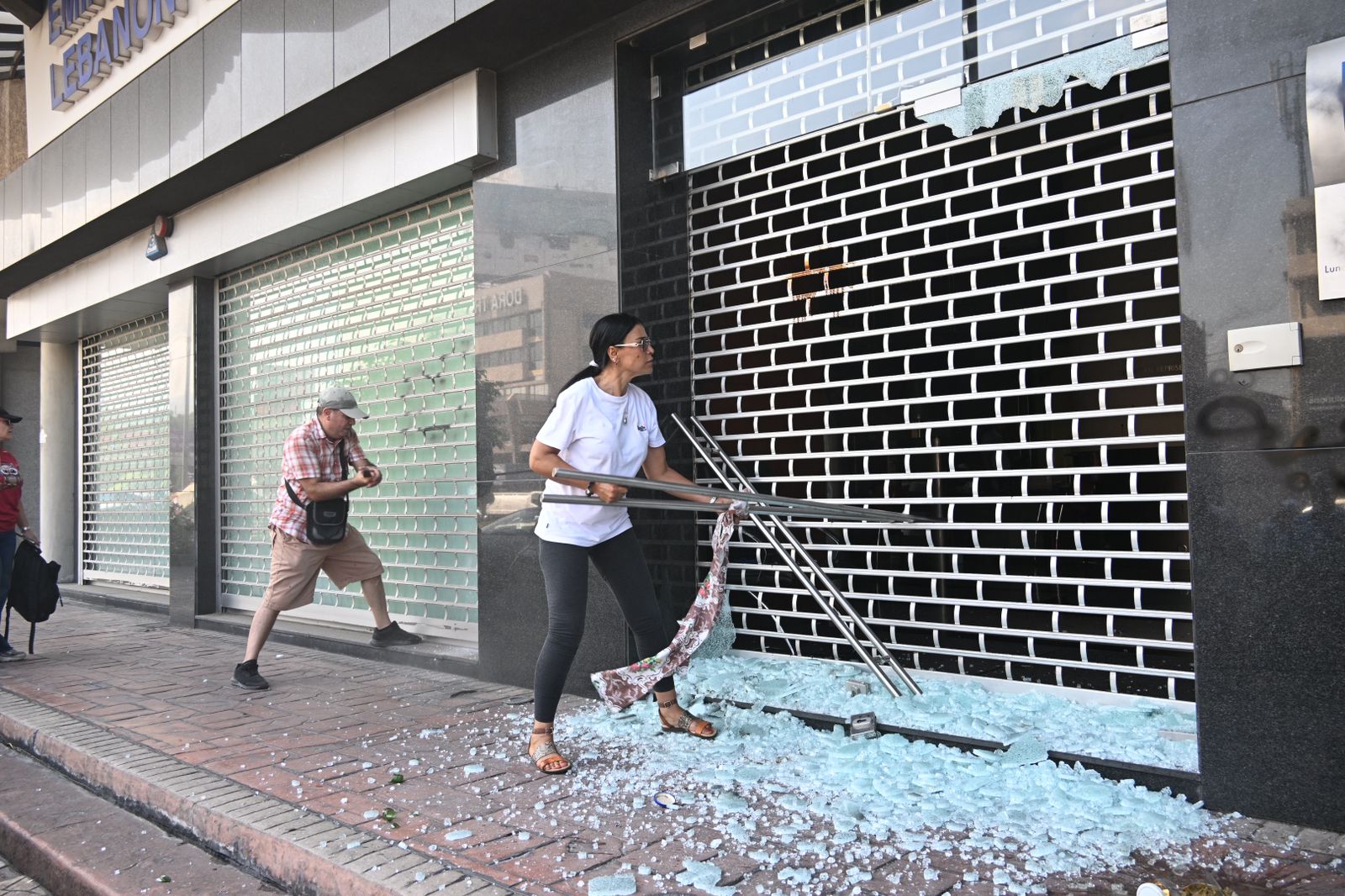 بالفيديو والصور - تحركات لـ صرخة مودعين احتجاجا على عدم إيجاد حل لقضيتهم